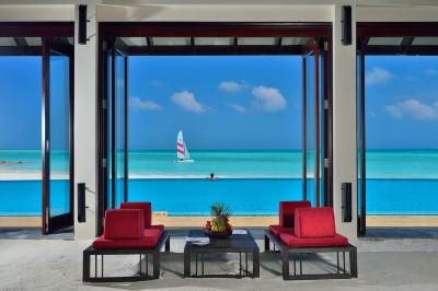 屋外プール アトモスフィア カニフシ モルディブの写真