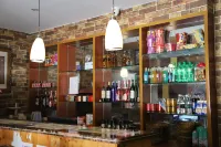 Hongwen Homestay - Inns