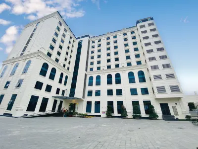 Phoenix Hotel 3 Hotels near Bia Tưởng Niệm Các GV&Hs Hy Sinh Trên Công Trường Đê Sông Mã.