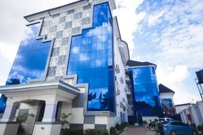 Ugwis Hotel and Suites Hoteles en 