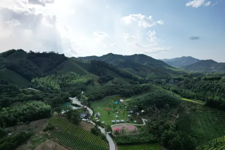 Anji Tianzi Lake luchen Tree House Holiday Home