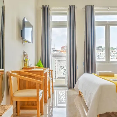 One Million Homestay Hotels near Van Hanh Pagoda