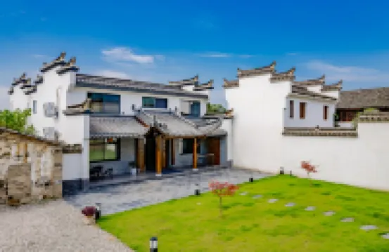 Rufeng Chinese Inn (Taohua Tan Scenic Area)