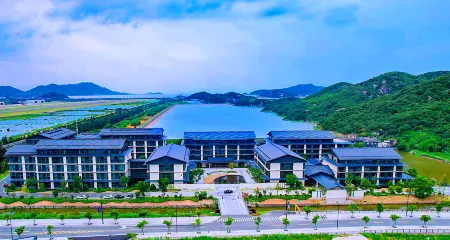 Zhujiajian Haixing Pavilion Hotel (Zhoushan Putuo Mountain Airport Centipede Zhi Wharf Branch)