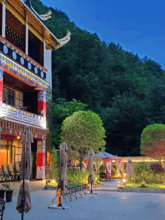 Heishui Jixiang Valley Hotel