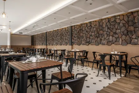 Shu Yue Da Qi Di Hotel（Shenshuping Panda Base Store）