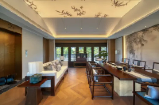 Mountain Lake Hotel in Haining