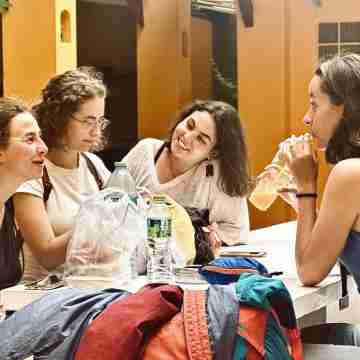 Yellow Fellow Hostel Hotel Exterior