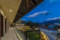 Accompanied by hidden snow and mountain views, a beautiful overnight stay