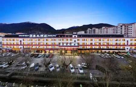 Nyingchi Howard Johnson Hotel Отели рядом с достопримечательностью «The World Cypress King Park»