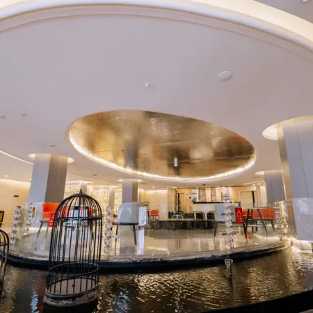 Golden Lion Crown Hotel
