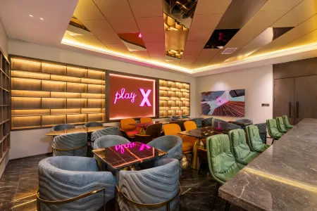 DoALand V Hotel(Chengdu East Railway Station Greenland 468) Отели рядом с достопримечательностью «Sichuan Normal University (East Campus)»