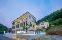 Sun & Moon Mountain B&B (Anhui South Sichuan Tibetan Line Store)