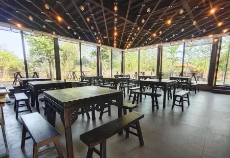 Dapu Xianyuan Homestay (Kaifeng Millennium City Park Wansui Mountain Wuxia City) Отели рядом с достопримечательностью «Kaifeng Gulou Plaza»