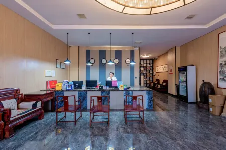 Yicheng Zhilu Hotel (Luohe Stadium) Отели рядом с достопримечательностью «Huanghe Square»