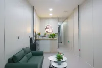 Yuyue B&B (Luoyang Longmen High-speed Rail Station Baolong Square Store) - Esports