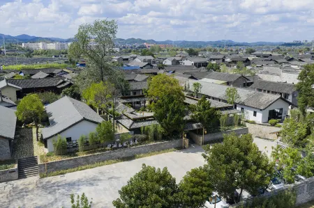 HuXiang Inn Отели рядом с достопримечательностью «Вайхуа Вахха Хаммэй напитки Co. ООО.»