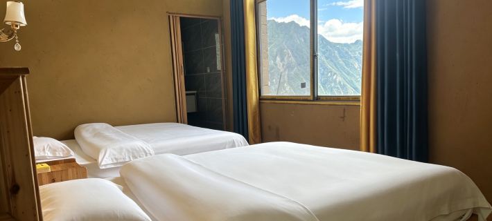 Linqi Yujian Homestay (Jiaju Tibetan Village) Hotele w: Powiat Danba