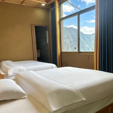 Linqi Yujian Homestay (Jiaju Tibetan Village)
