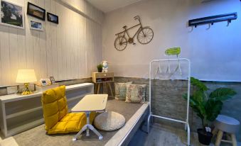 Hong Kong Hostel (Tsim Sha Tsui Mansion) - Housity
