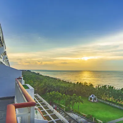 West Coast Resort Hotels near Yongqing Temple