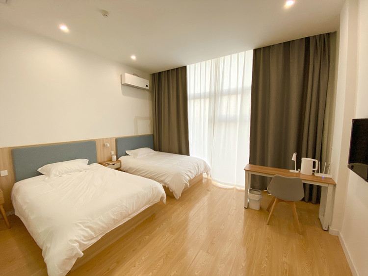 Lizi Smart Apartment (Qingdao Fangte Exhibition Center)