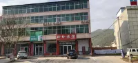 Jinglong Lingling Hotel Hotels near Qinhuang Ancient Road