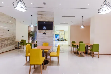 City Comfort Inn Hotel (Wushan County Cuiping Road) Отели рядом с достопримечательностью «Daning River Ancient Plank Road Relic Site»