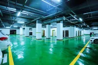 Hongchang Hote (lXingshan High speed Railway Station  Store)) - 주차장