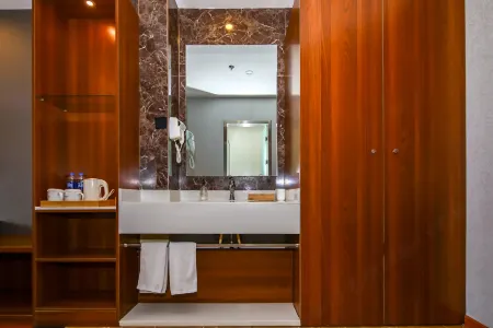 MACROLINK REGENT HOTEL Отели рядом с достопримечательностью «Dabei Temple»