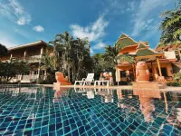 Coconut Beach Resort, Koh Chang - Beach