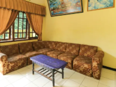 Dharmawati Homestay Hotels in Waru