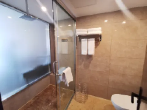 Oriental Earl Hotel (North Road, Gushi) Hotels in Gushi