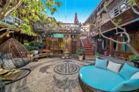 Lijiang pure sunshine · panoramic view of the ancient city and snow mountain