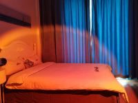 无锡果是小太阳公寓 - 蓝晶色的海ins风大床房