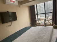 黔达酒店(贵阳北站店) - 标准大床房