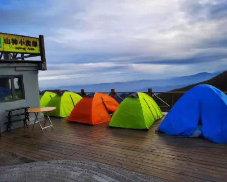 Wugongshan Jinding Camp (Shanshen Platform Shop) Hotels in Luxi