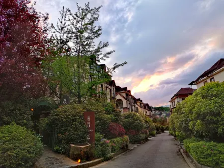 Fairy Mountain Party Club Villa Отели рядом с достопримечательностью «Three Natural Bridges»