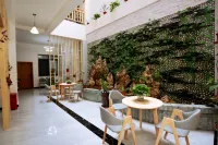 Chongzhou Zhiruoting Homestay