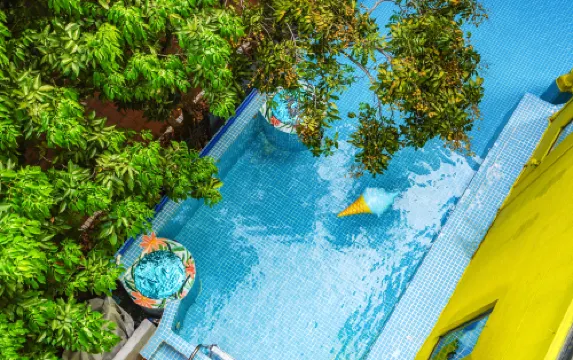 Haikou 13 March swimming pool b&B