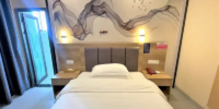 Xingang Boutique Apartment Hotel (Yulin Chinese Medicine Port Branch) - Habitación Doble De Lujo