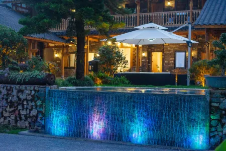 Xingyi Wanfenglin·Shilong Youke B&B (Shilong Kangyanggu Branch) Отели рядом с достопримечательностью «Fenglin Buyi Scenic Area»