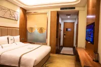 Hotan Zhongzhou Huayu Business Hotel (Railway Station Branch)