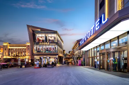 Novotel Xi an The Bell Tower Hotel Отели рядом с достопримечательностью «Yong Ning Gate»