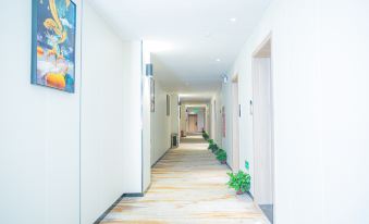 Taojiang Green Fashion Hotel
