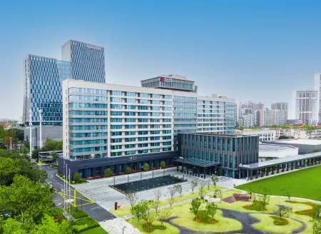 Shanghai Bao Shan Hotel of China Baowu Group Отели рядом с достопримечательностью «Shanghai Second Polytechnic University Baoshan Campus»