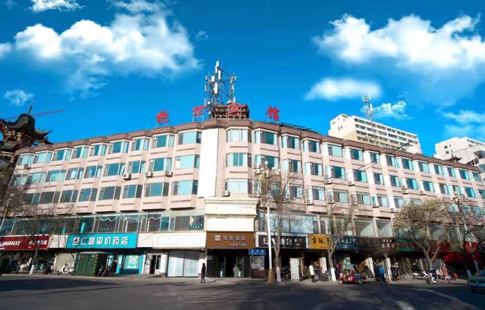 Ease Hotel (Linxia Central Square)