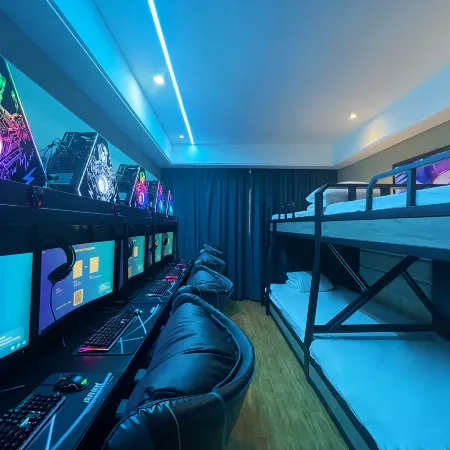 Aiwan E-sports Homestay (Wanzai Foreign Language School Bus Station)