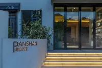 Huangchuan Laojun Mountain Panshan Homestay (Zhongling Cableway Branch) Hotels near Yangzi Valley