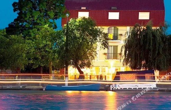 佩拉蘇麗娜旅館